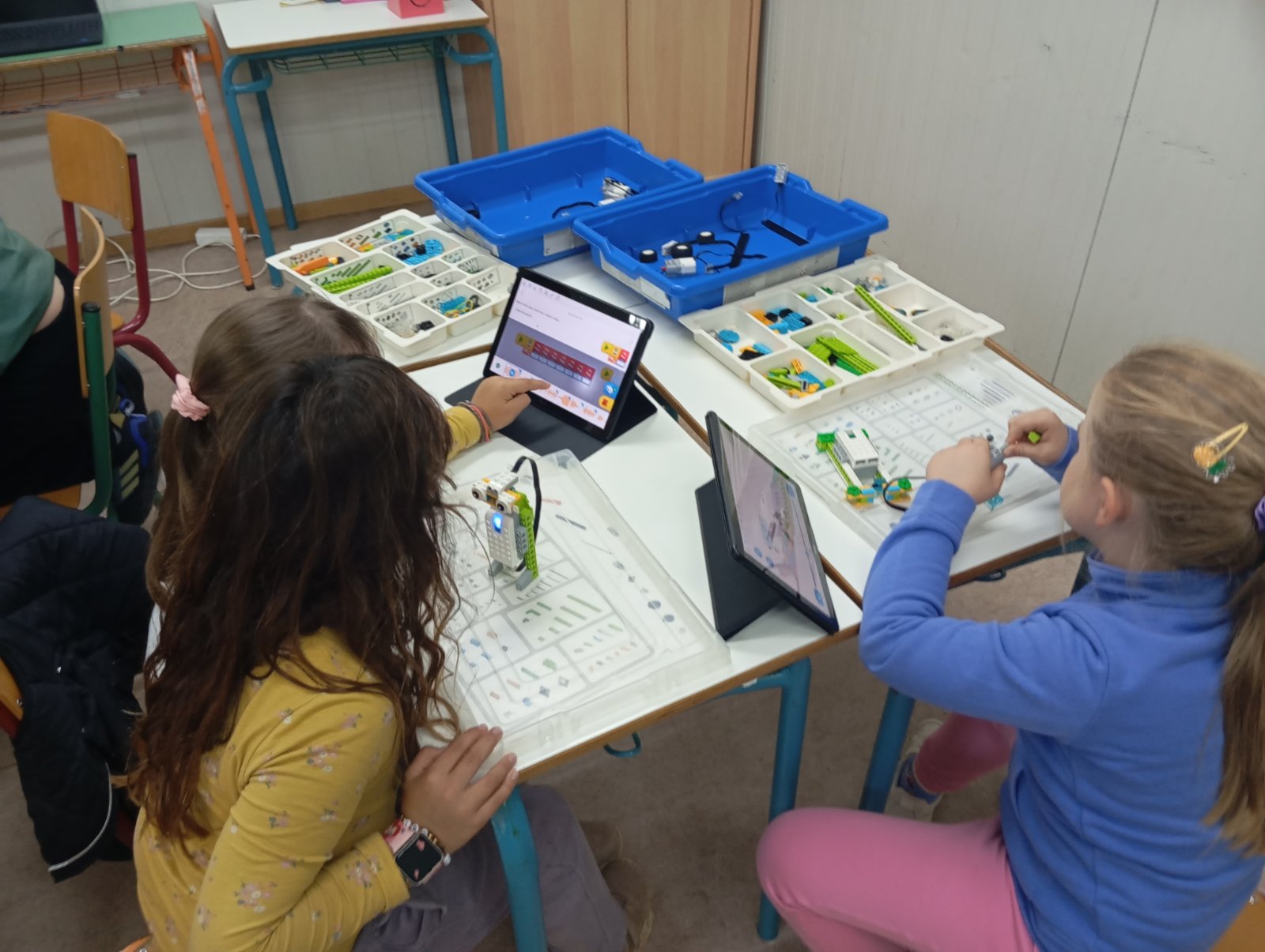 Small Programmers, Big Ideas: 2nd Interschool Robotics and Code Festival of Aigialeia